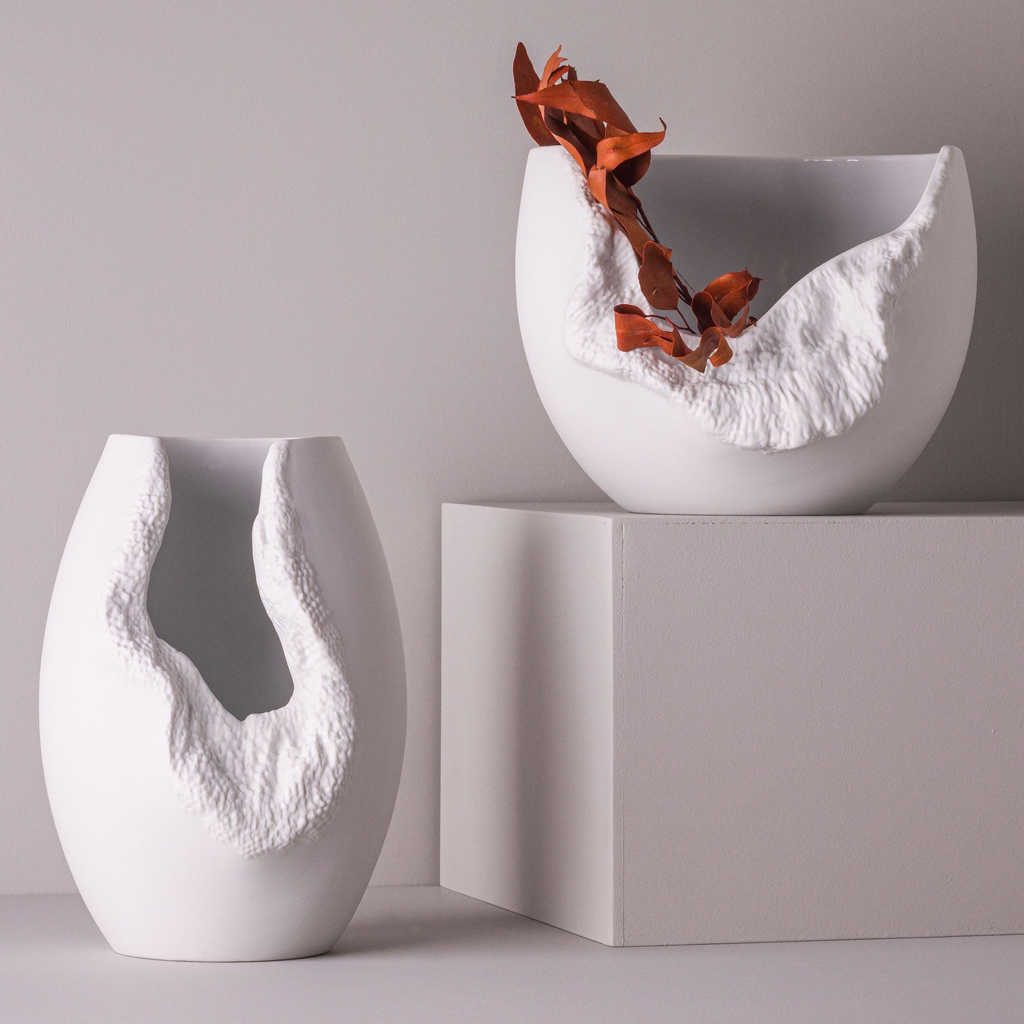 Erosão Porcelain Tray Table Centerpiece (Ø36 x h15 cm) - Holaria
