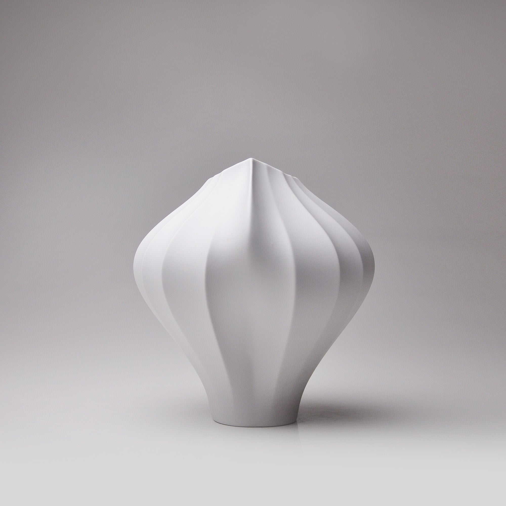 Valise A Porcelain Vase (h30 cm) - Holaria