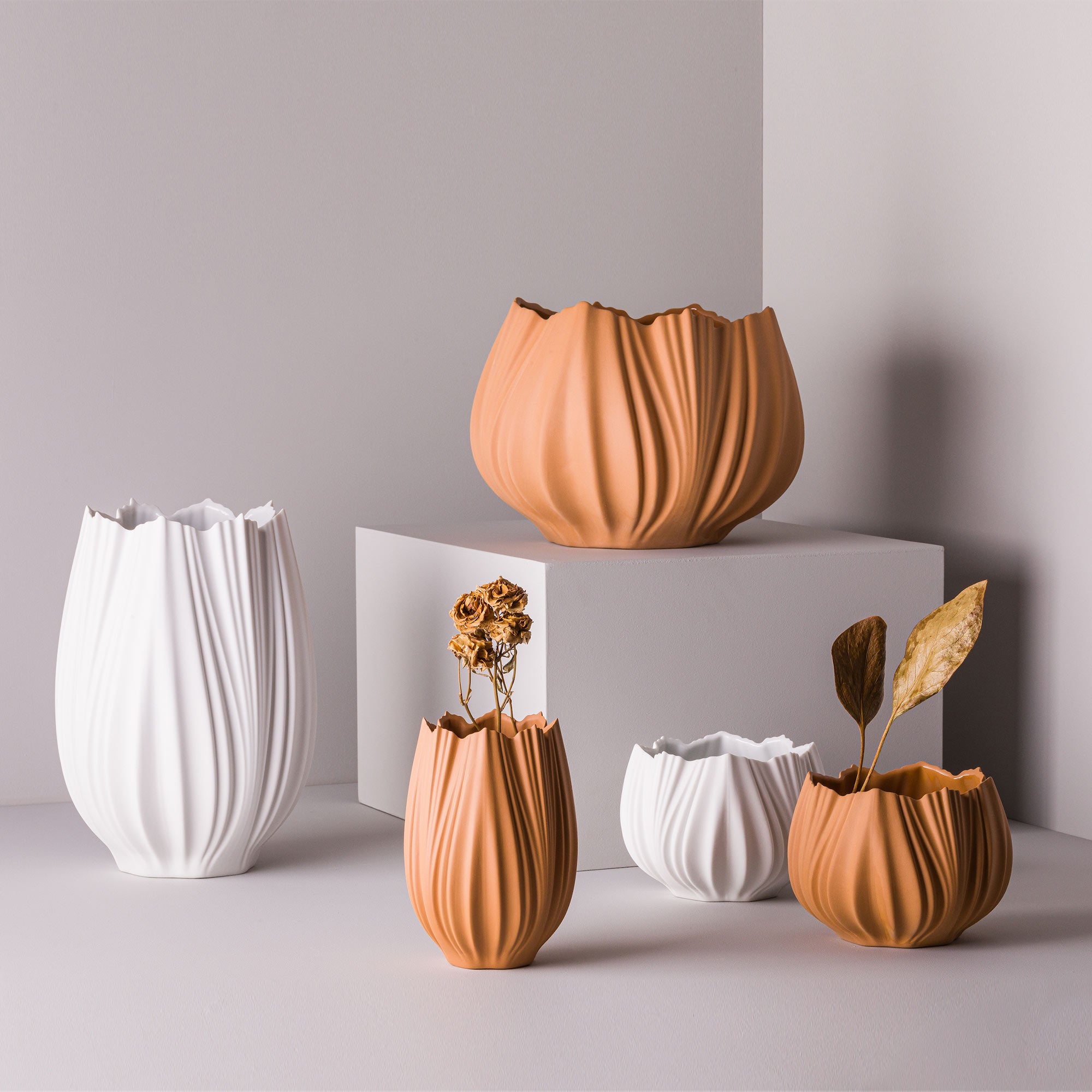 Coral Neve G Porcelain Vase (h31 cm) - Holaria