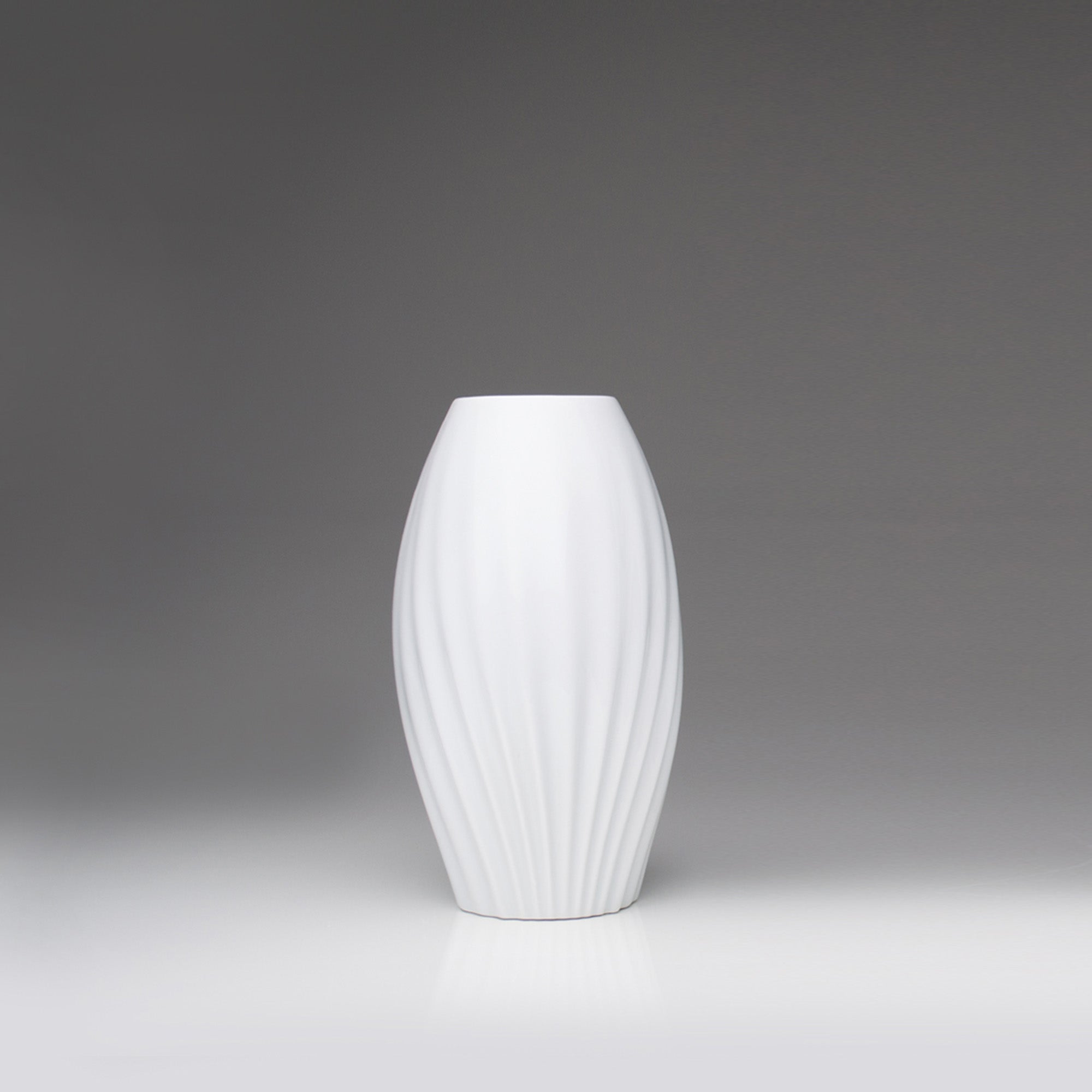 Lily P Porcelain Vase (h26 cm) - Holaria