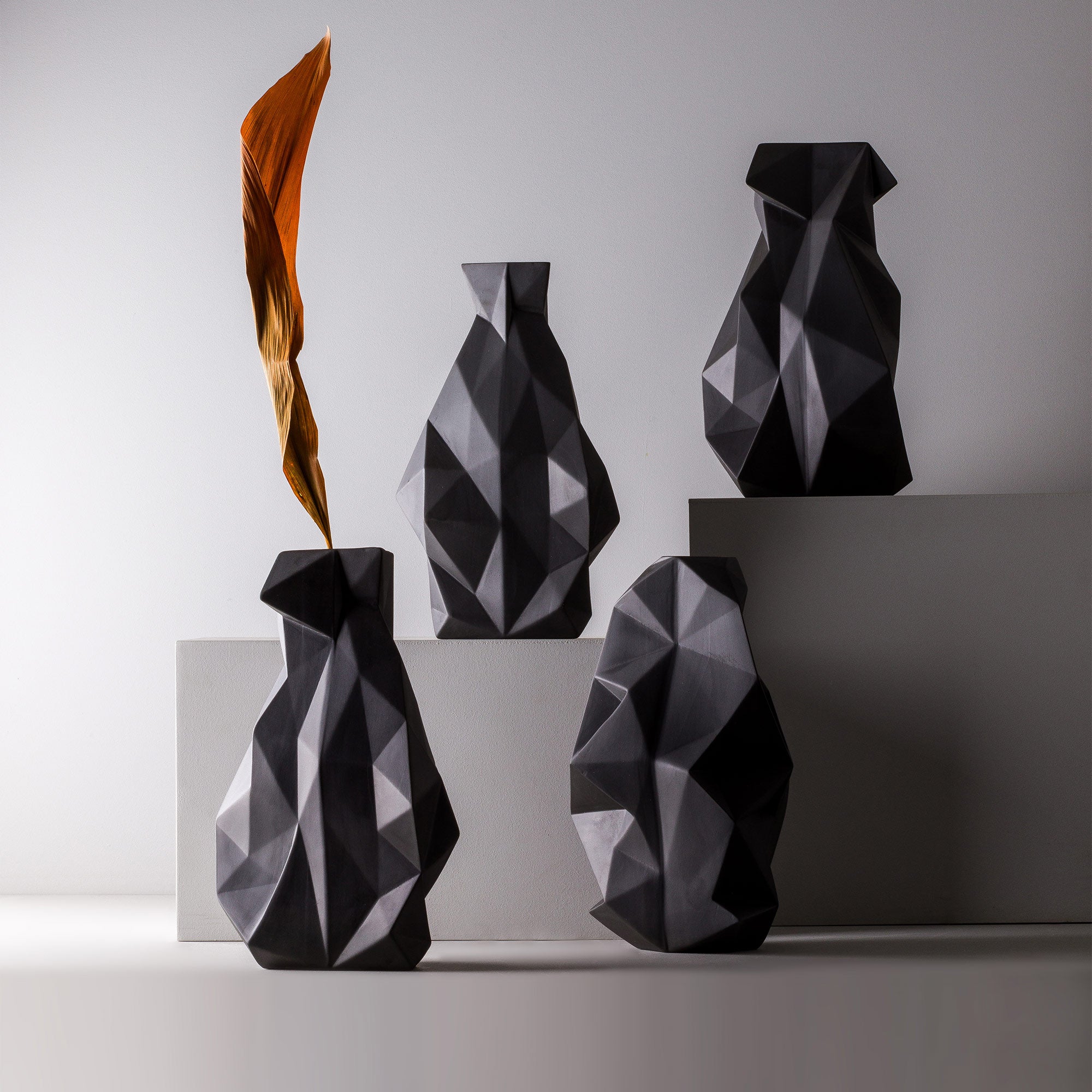 Simplexxa 2 Porcelain Vase (h37 cm) - Holaria